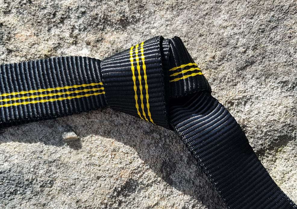 Cinta de poliéster resistente para uso industrial y en exteriores.